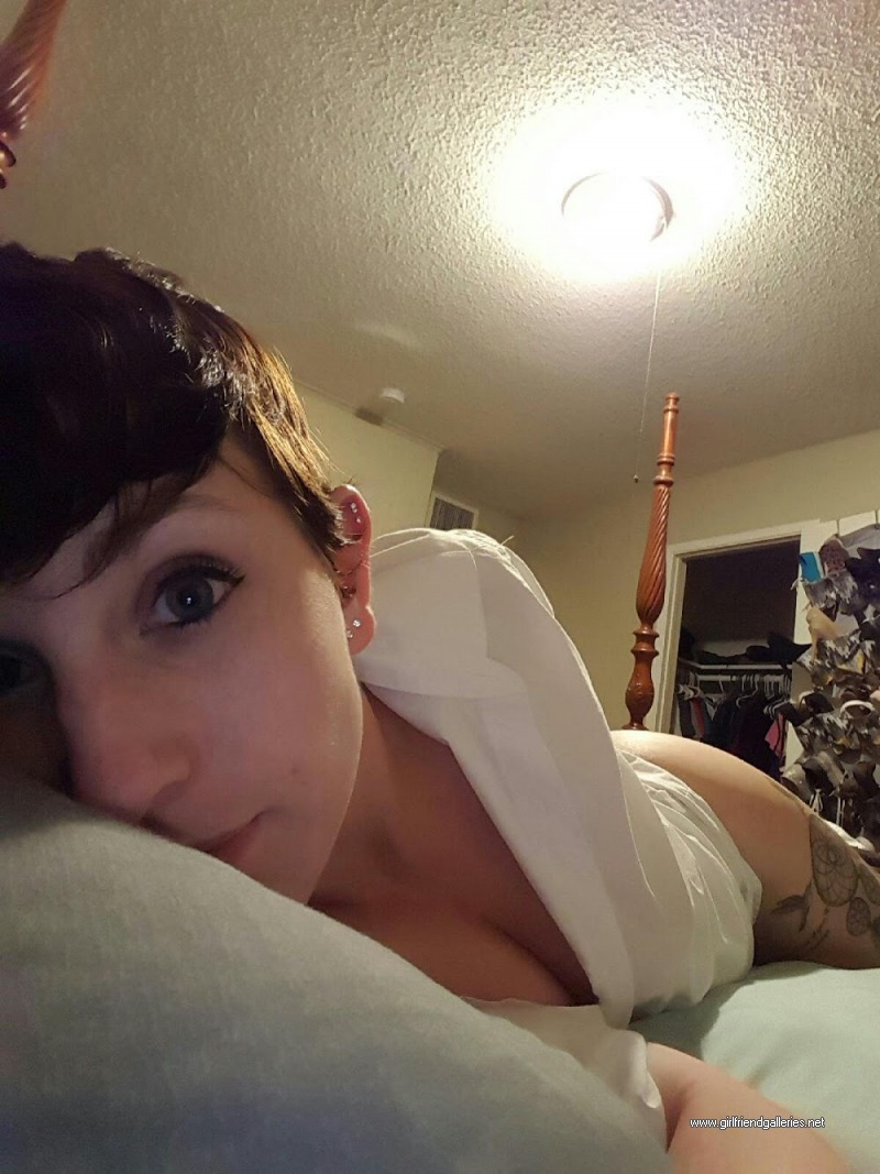 Beautiful girlfriend with amazing ass 
