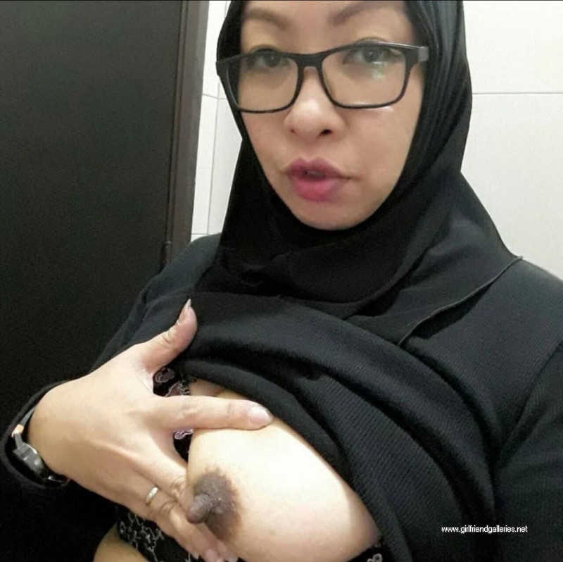 Hijabi Hot Mom Boobies