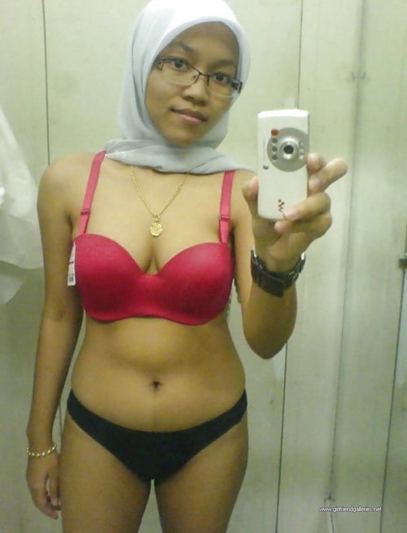 Hot Nude Muslim Wife